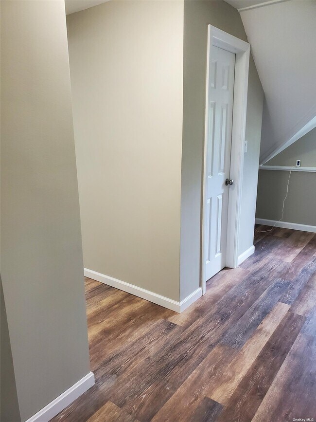 Building Photo - 37 Maplewood Rd