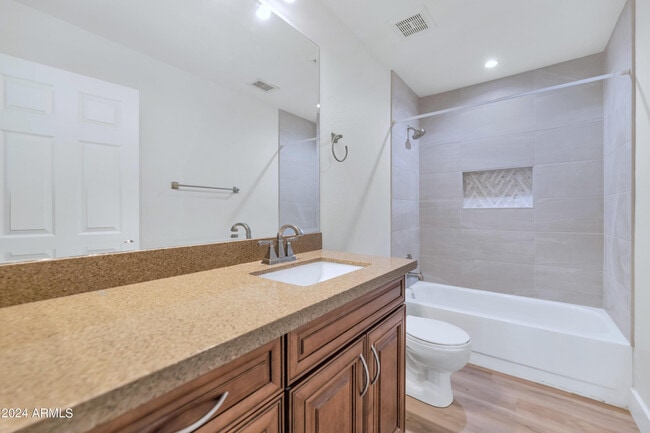 Building Photo - 1706 E Windsong Dr