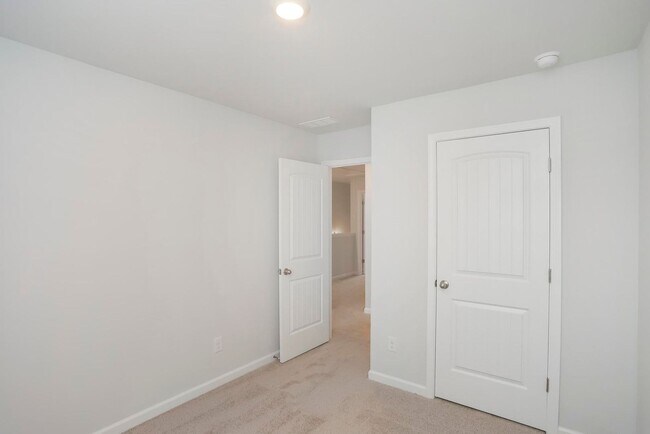 Building Photo - 250 Hazel Ln
