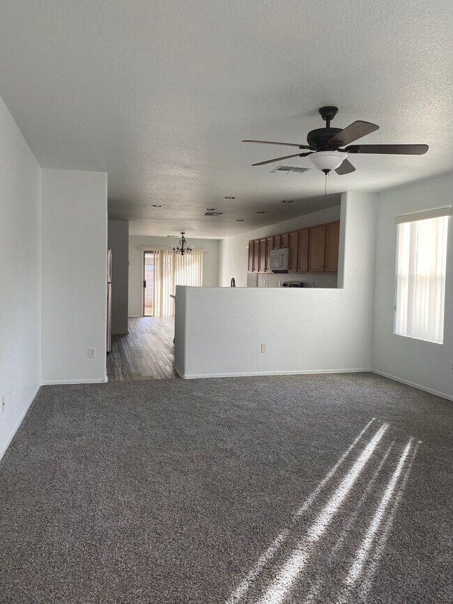 Building Photo - Single level home in Gilbert