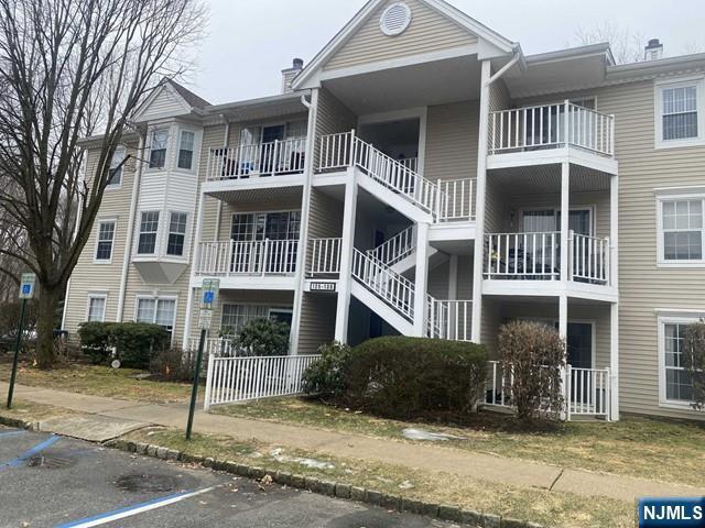 Building Photo - 126 Raintree Ln