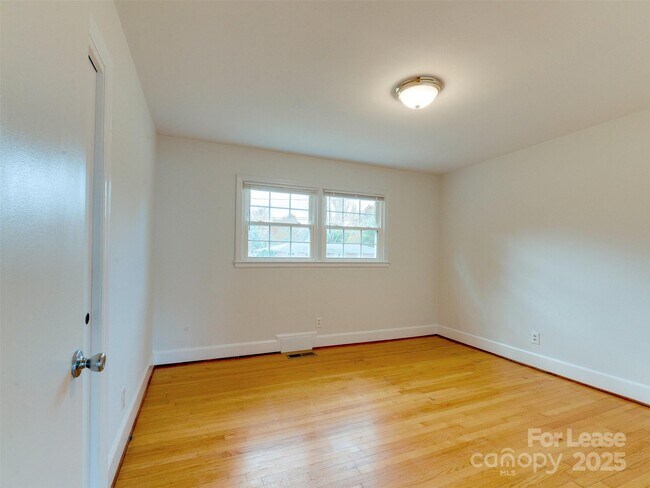 Building Photo - 1432 Bevis Dr