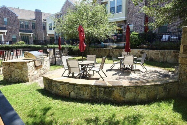 Building Photo - 1204 Lake Pointe Way