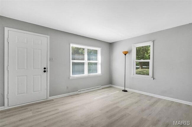 Building Photo - 2809 S River Rd
