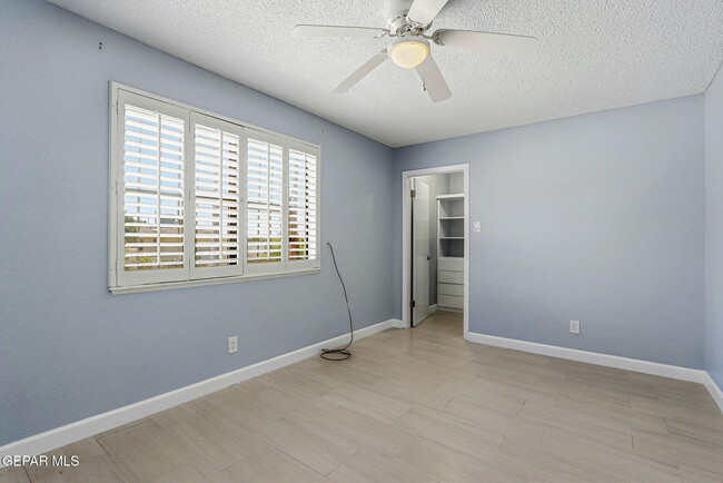 Building Photo - 6141 Sierra Valle Ln