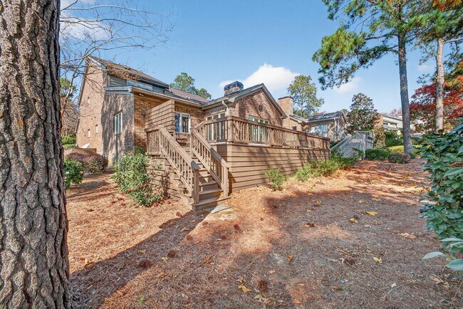 Building Photo - 205 Club Villa Dr W