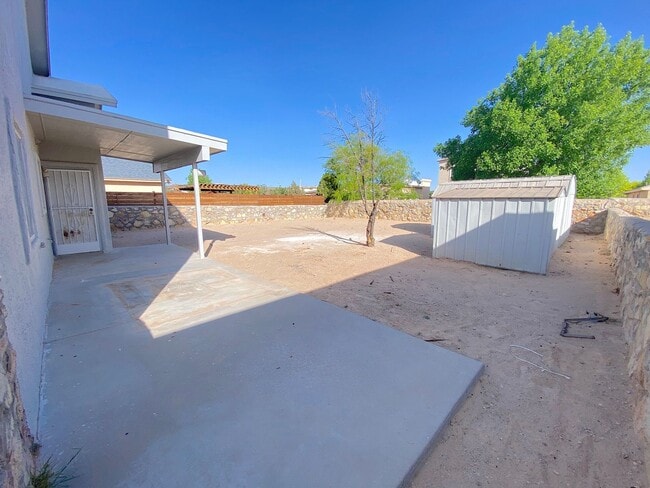 Building Photo - East El Paso 4 bed Refirg A/C