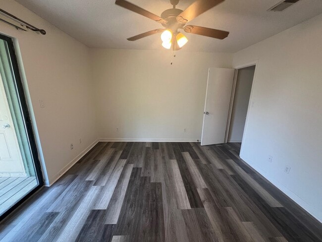 Building Photo - 115 Hughes St NE