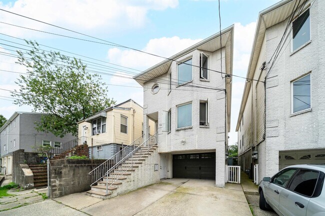 Building Photo - 162 W 53rd St