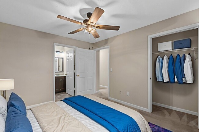 Building Photo - Fall in ??LOVE?? with this gorgeous 1100 square foot 2bd/2ba pet friendly apartment for rent in M...