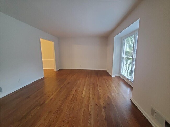 Building Photo - 2533 Hunton Ct