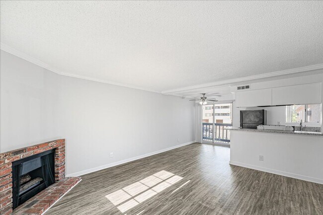 Building Photo - 18547 Saticoy St