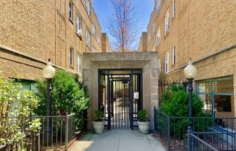 Building Photo - 677.5 W Wrightwood Ave