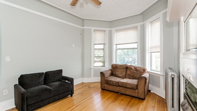 Building Photo - 2941 W Belmont Ave