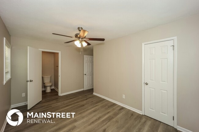 Building Photo - 8904 Channing Dr