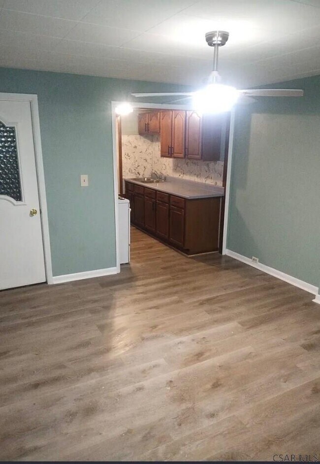 Building Photo - 444 Stone St