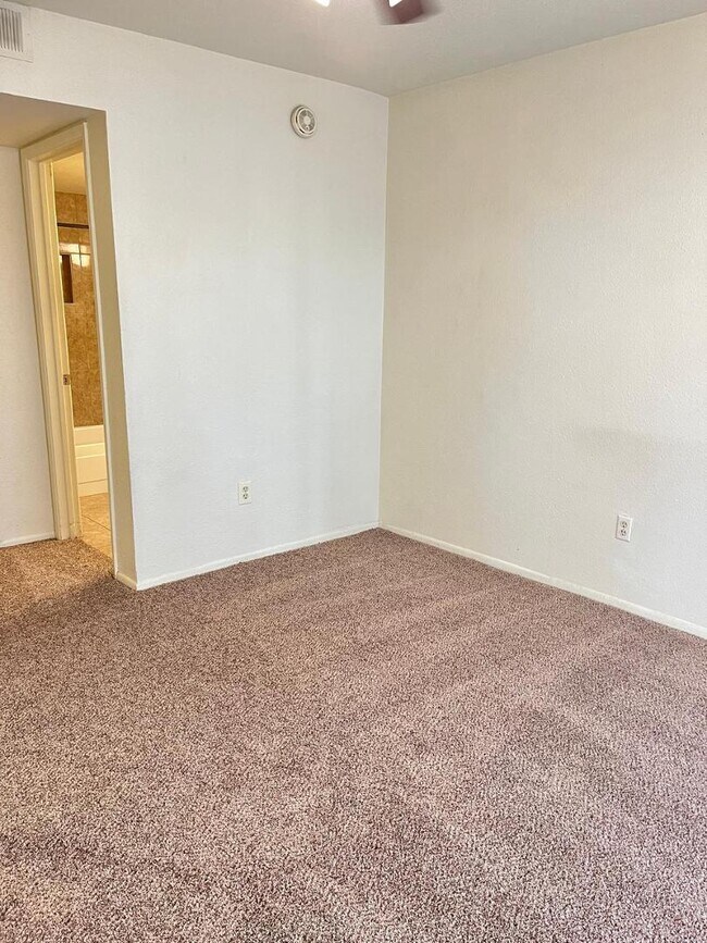 Building Photo - 3119 W Cochise Dr