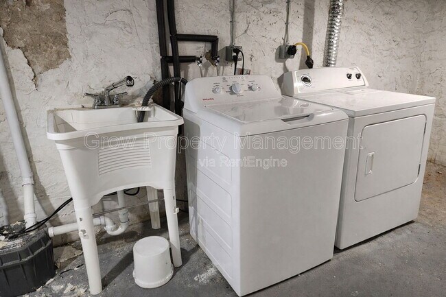 Building Photo - 623 W Oxford St