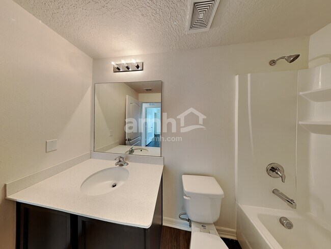 Building Photo - 823 Chatham Walk Dr