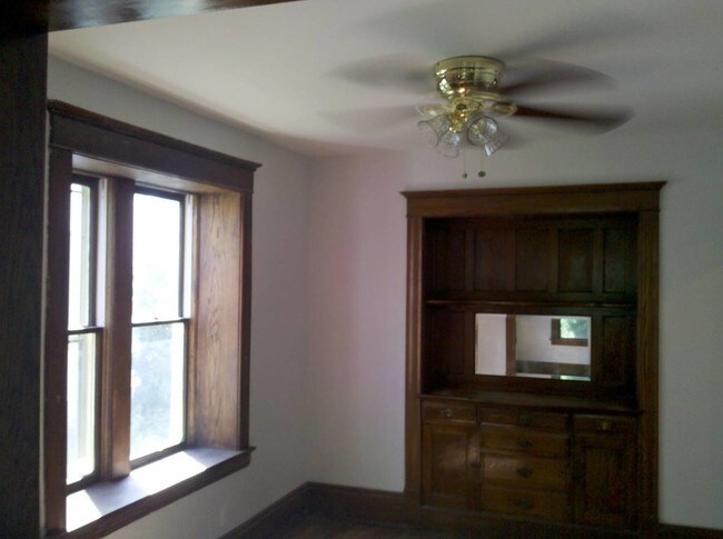 Primary Photo - 3024 Grand Ave S