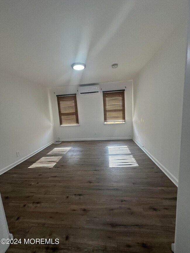 Building Photo - 56 Steiner Ave