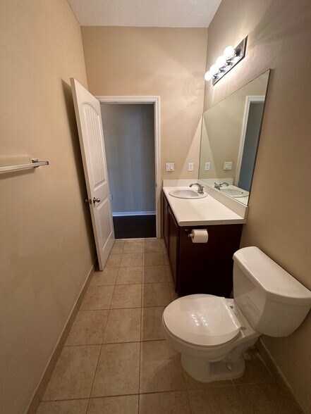 Building Photo - 3530 NW 29th Ct