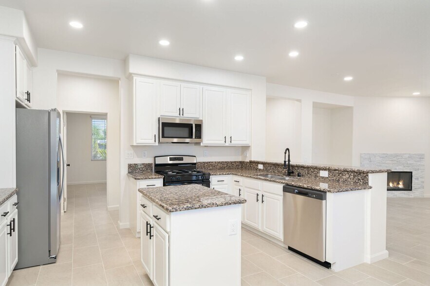 Building Photo - 79915 Grasmere Ave