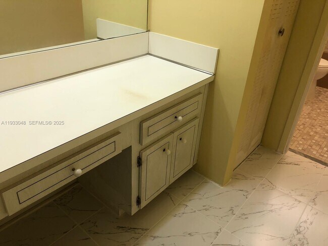 Building Photo - 555 NE 123rd St