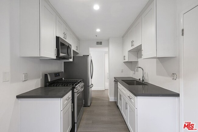 Building Photo - 1616 Brockton Ave