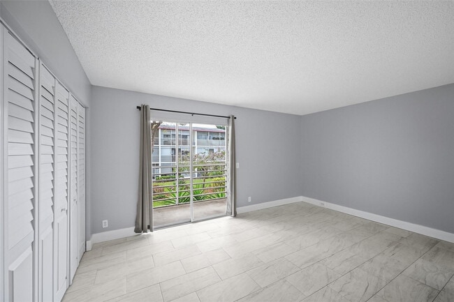 Building Photo - 436 Fanshaw K