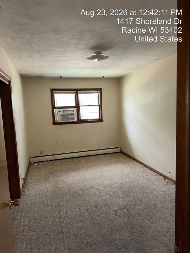 Building Photo - 1417-1419 Shoreland Dr.