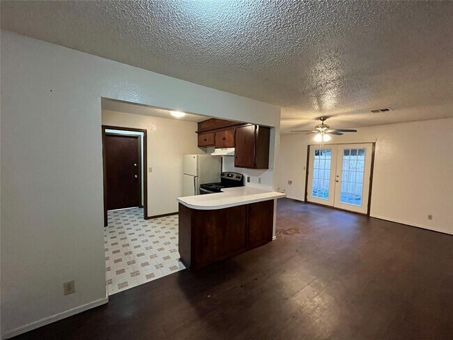 Building Photo - 2240 Donna Dr
