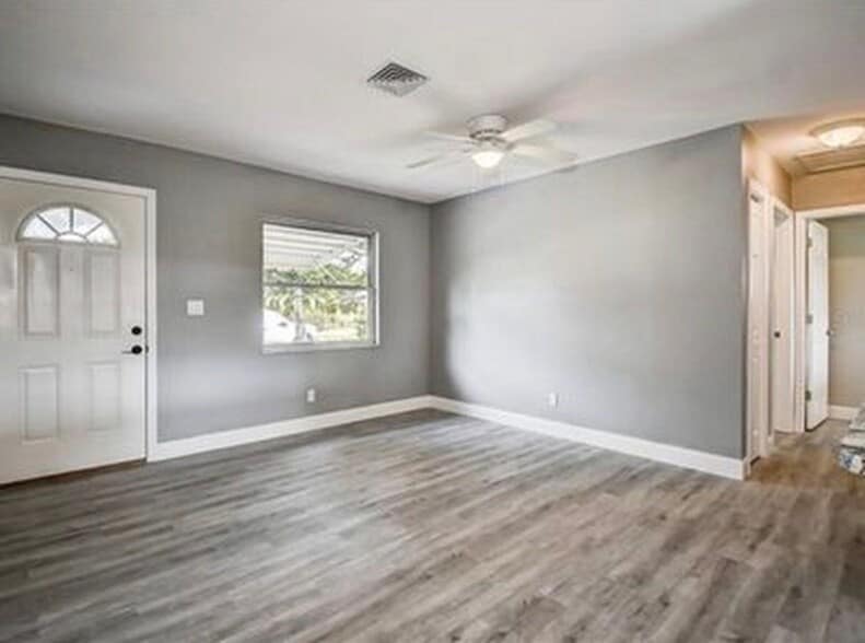 Building Photo - 6418 43rd Ave N