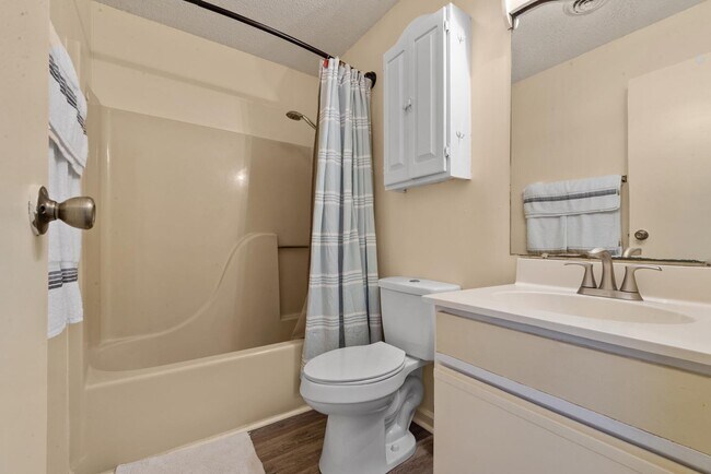Building Photo - 3700 Golf Colony Ln