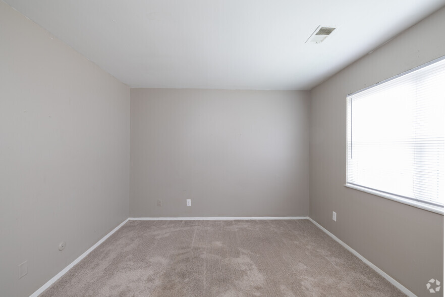 2BR, 1.5BA - 814SF Living Room - Naveen Pine Townhomes