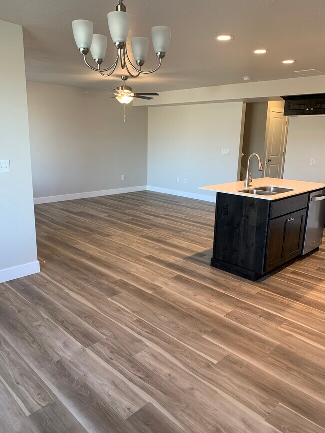 Building Photo - 70 E Ginger Gold Rd