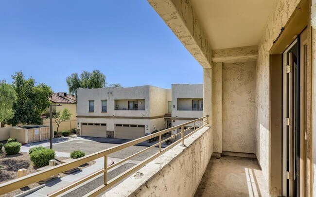 Building Photo - 3 bed 2.5 Bath Townhouse in Cave Creek