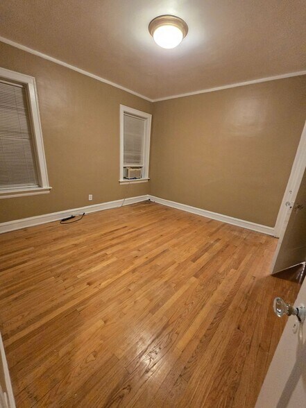 Building Photo - 8031 S Rhodes Ave