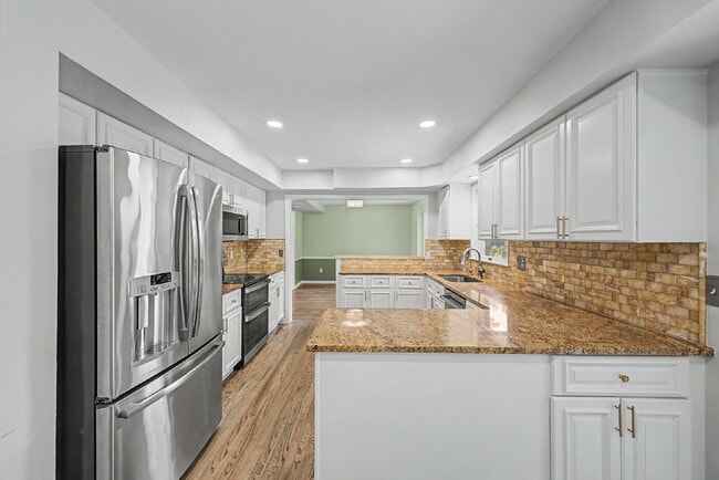 Building Photo - "Spacious 4-Bedroom Oasis with 4 Full Baths in Prime Englewood Location – 3306 Sq. Ft. of Comfort...