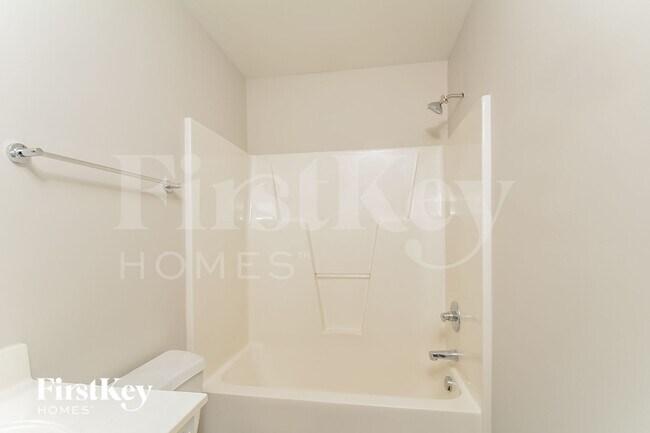 Building Photo - 214 Sunset Pointe Dr