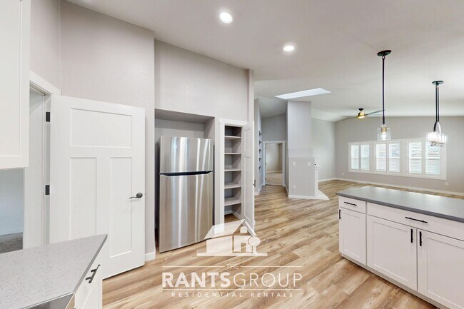 Building Photo - Move in Ready! Renovated 2-bed, 2-bath Rambler in Lacey!