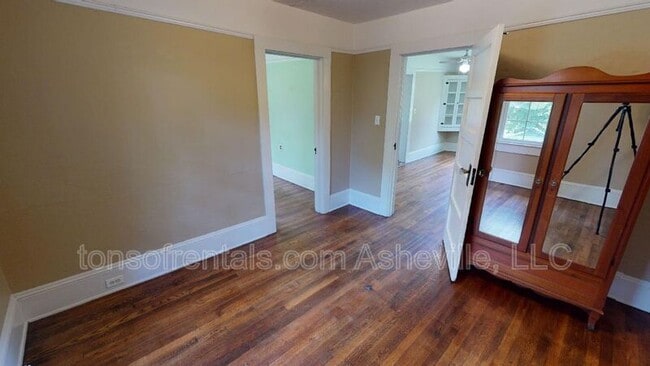 Building Photo - 1207 Cherokee Dr