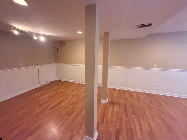 Building Photo - Highview..Close to Gene Snyder @ Smyrna