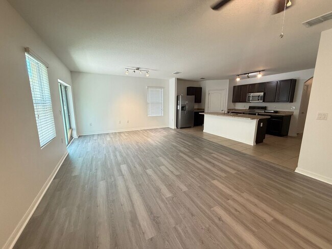 Building Photo - 4/2 Haines City Home
