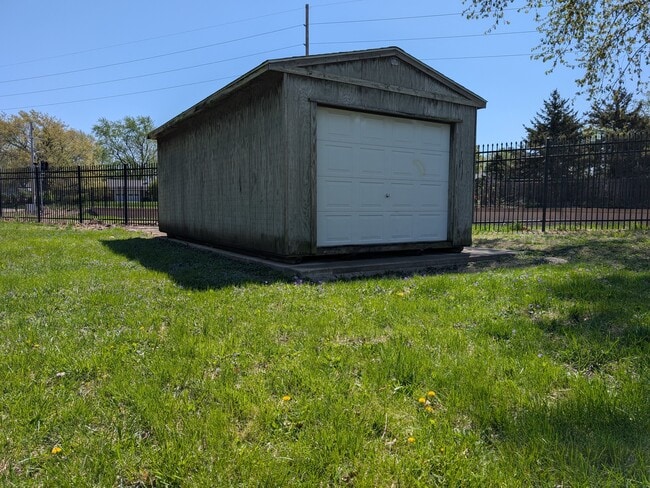 Building Photo - 206 N Maple St