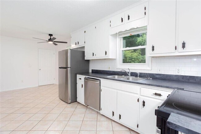 Building Photo - 1093 Caprice Dr