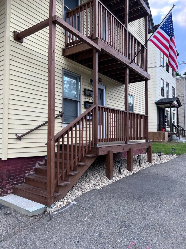Building Photo - 446 Bartlett St