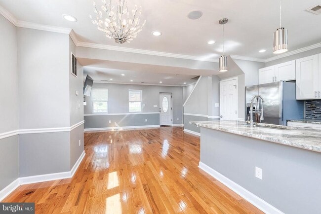 Building Photo - 3501 Woodstock Ave