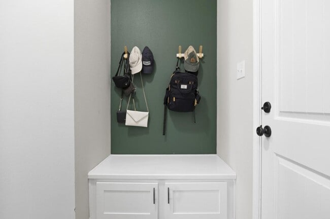 Building Photo - 1049 Stella Rd