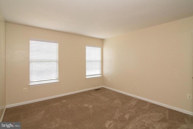 Building Photo - 3018 Desert Palm Ct
